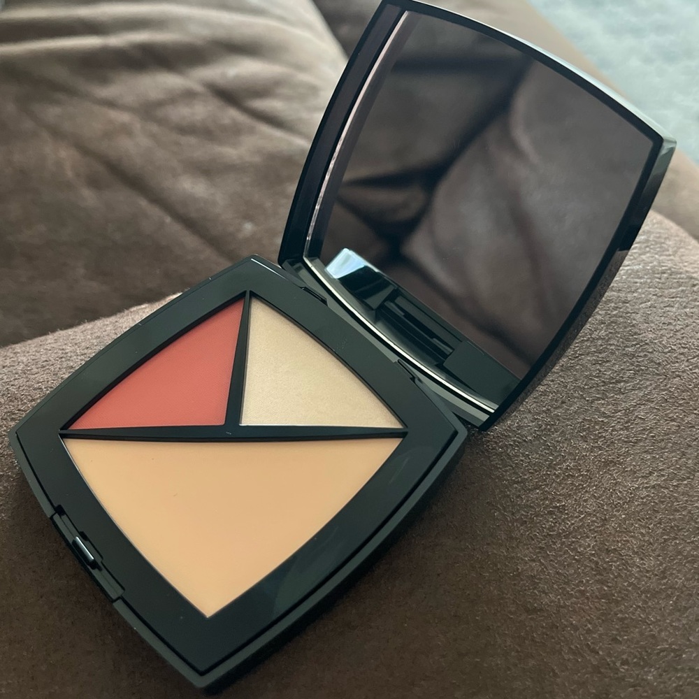 CHANEL Palette Essentielle